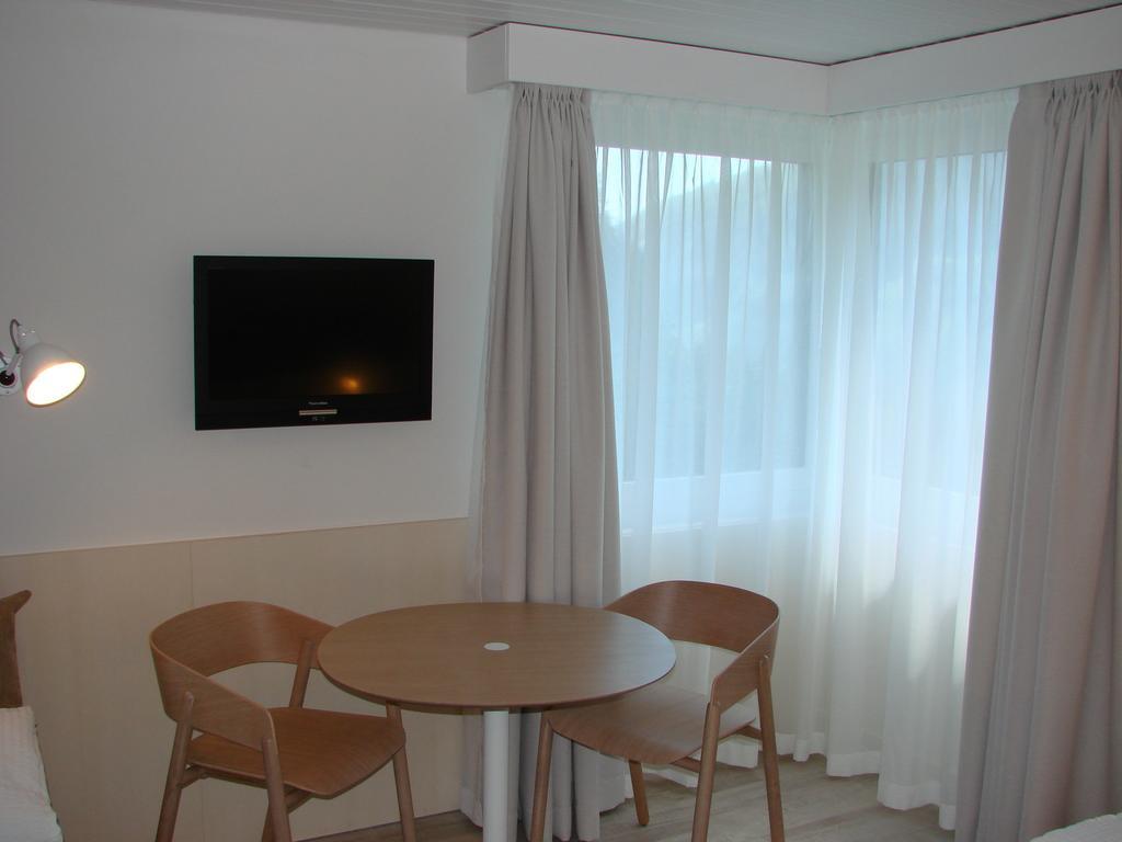 Hotel Restaurant Flaschen Albinen Екстер'єр фото