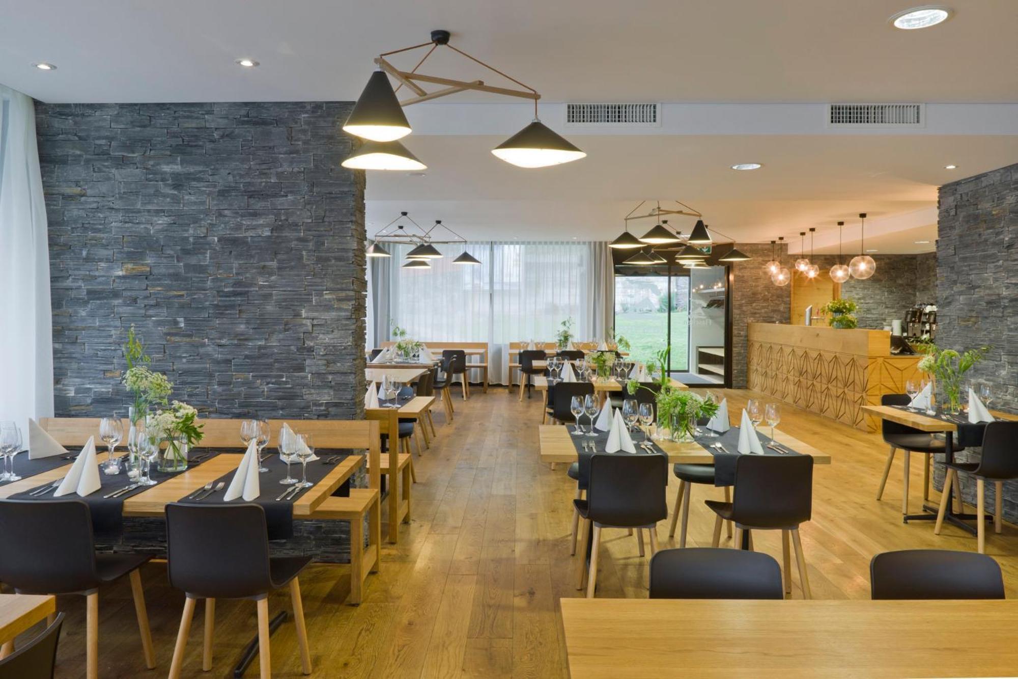 Hotel Restaurant Flaschen Albinen Екстер'єр фото