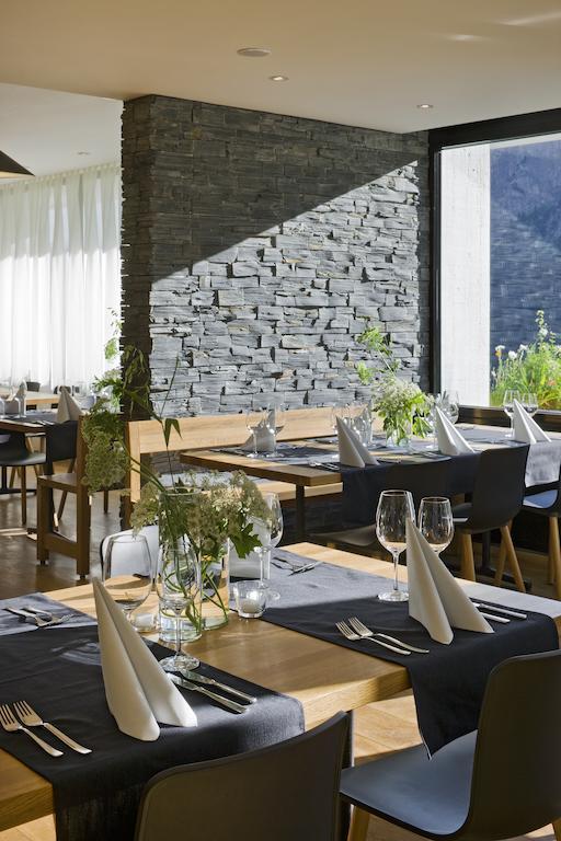 Hotel Restaurant Flaschen Albinen Екстер'єр фото